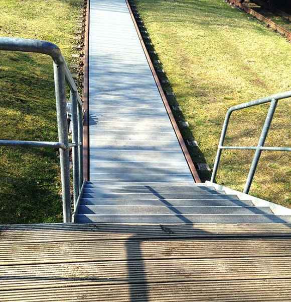 Feste Steganlage an Land